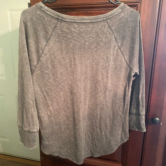 3/4 length sleeve top - Picture 3 of 3